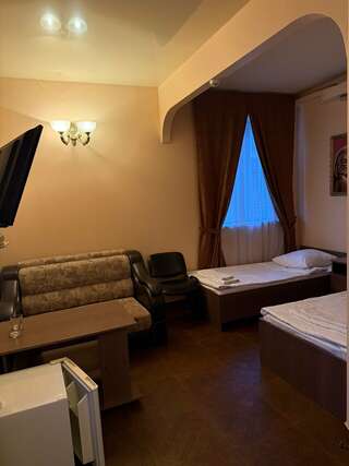 Гостиница Дуэт Ярославль Стандартный номер с 2 односпальными кроватями и диваном-2