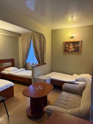 Гостиница Дуэт Ярославль Стандартный трехместный номер-1