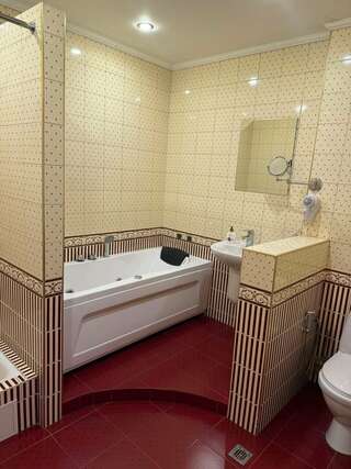 Гостиница Дуэт Ярославль Стандартный номер с 2 односпальными кроватями и диваном-3